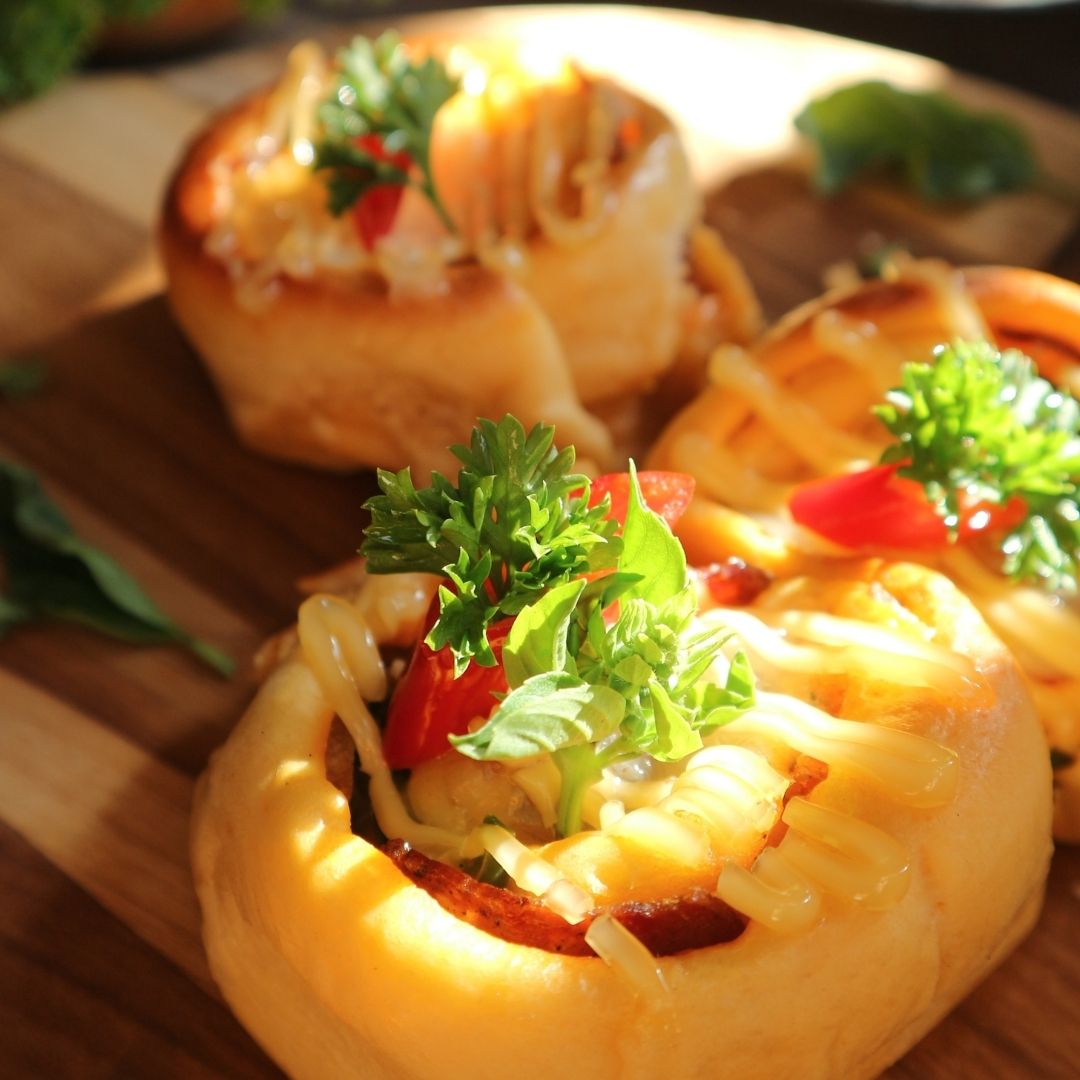 Pinwheel Puff Mayones Lada Hitam